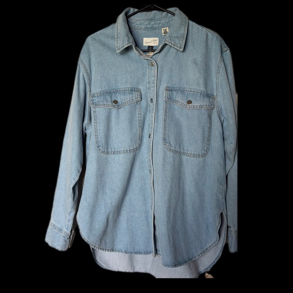 Universal Thread Light Blue Denim Button-Up Shirt - Picture 1 of 4